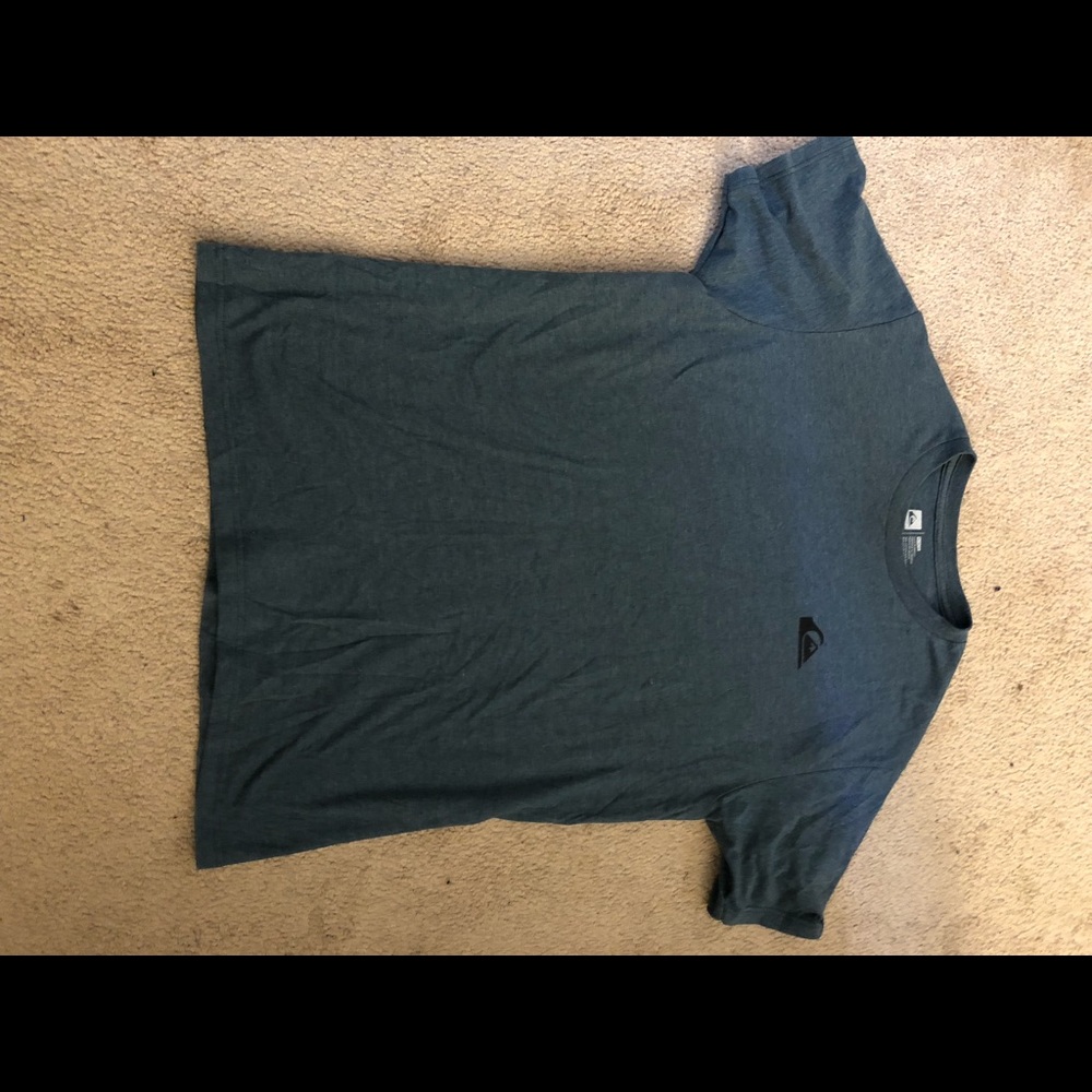 Quicksilver t shirt